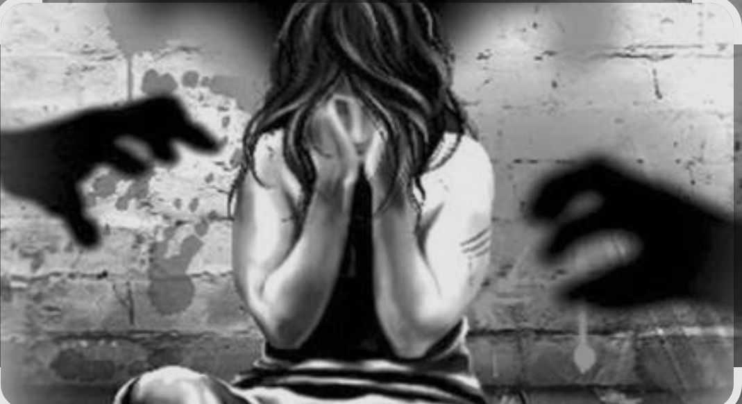 चामोर्शीत अल्पवयीन मुलीवर अत्याचार ; घराच्या स्लॅबवर पेंटिंगचे काम करत असलेल्या इसमाचे घृणास्पद कृत्य..